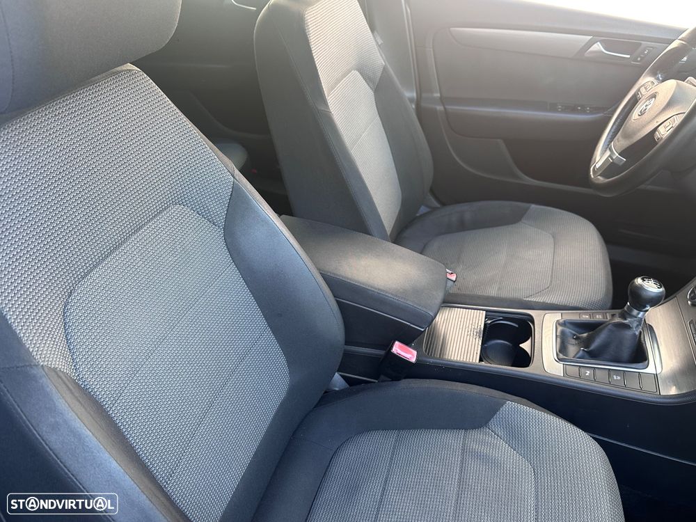 VW Passat Variant 1.6 TDI BlueMotion - 22