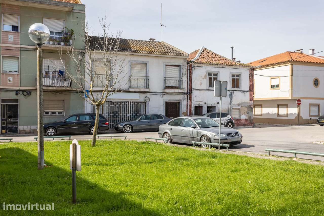 Prédio com duas frações para remodelação total na Rua Cândido dos Reis - Grande imagem: 5/33