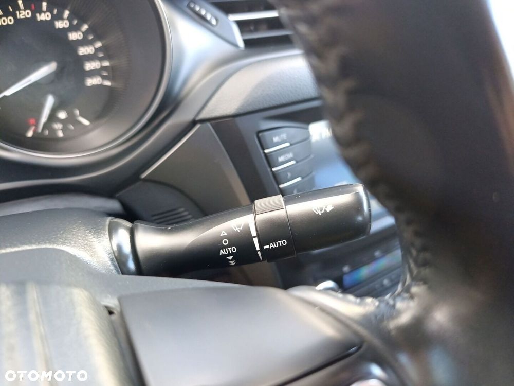 Toyota Avensis 1.8 Premium MS - 36