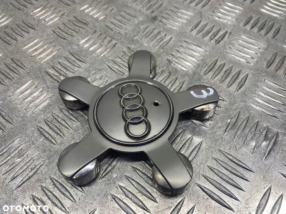 DEKIELEK KOŁPAK EMBLEMAT FELGI AUDI A4 A5 A6 A8 Q5 8R0601165 - 2