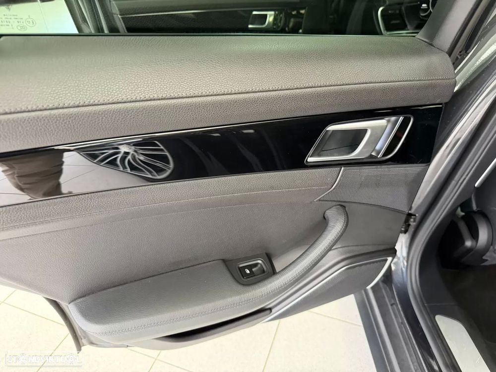 Porsche Panamera Sport Turismo 4 E-Hybrid - 17