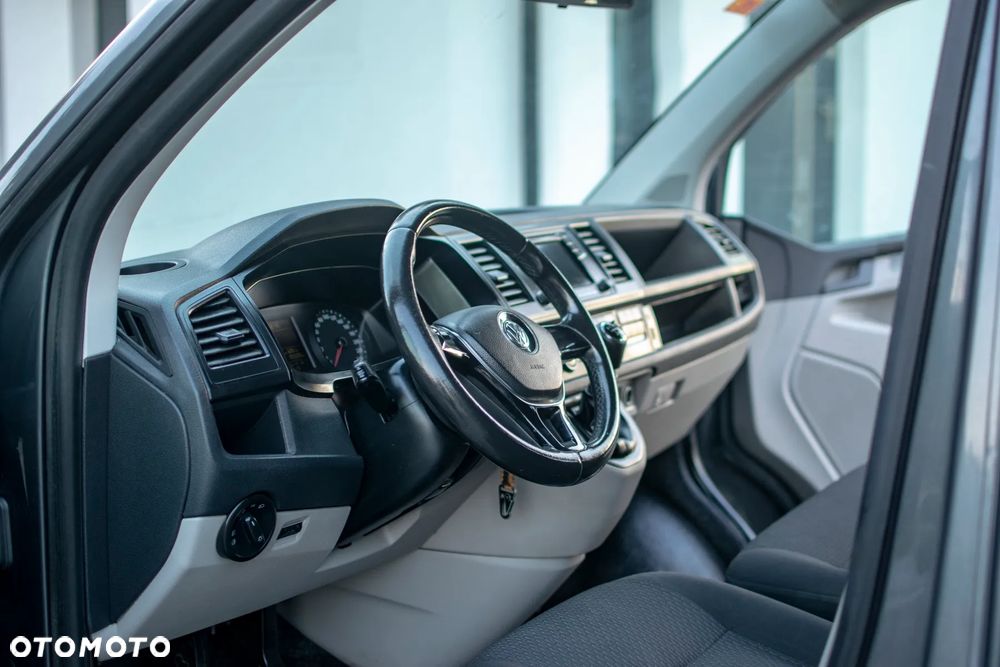 Volkswagen Caravelle - 31