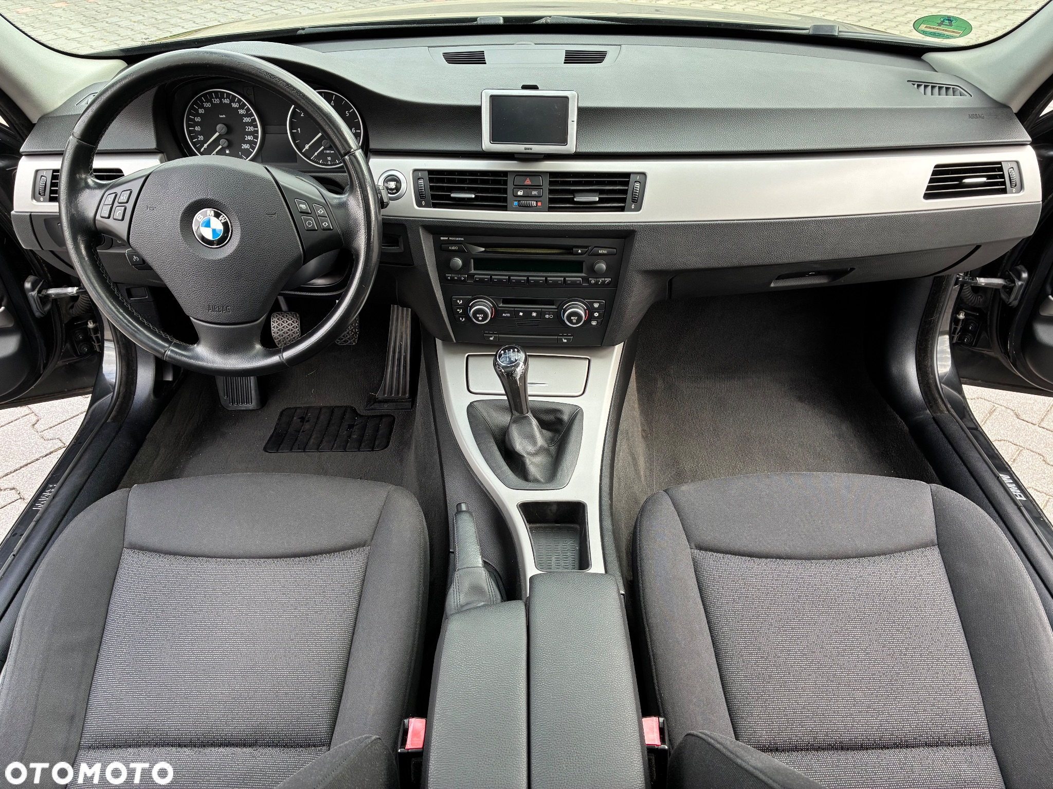 BMW Seria 3 318i Touring - 17
