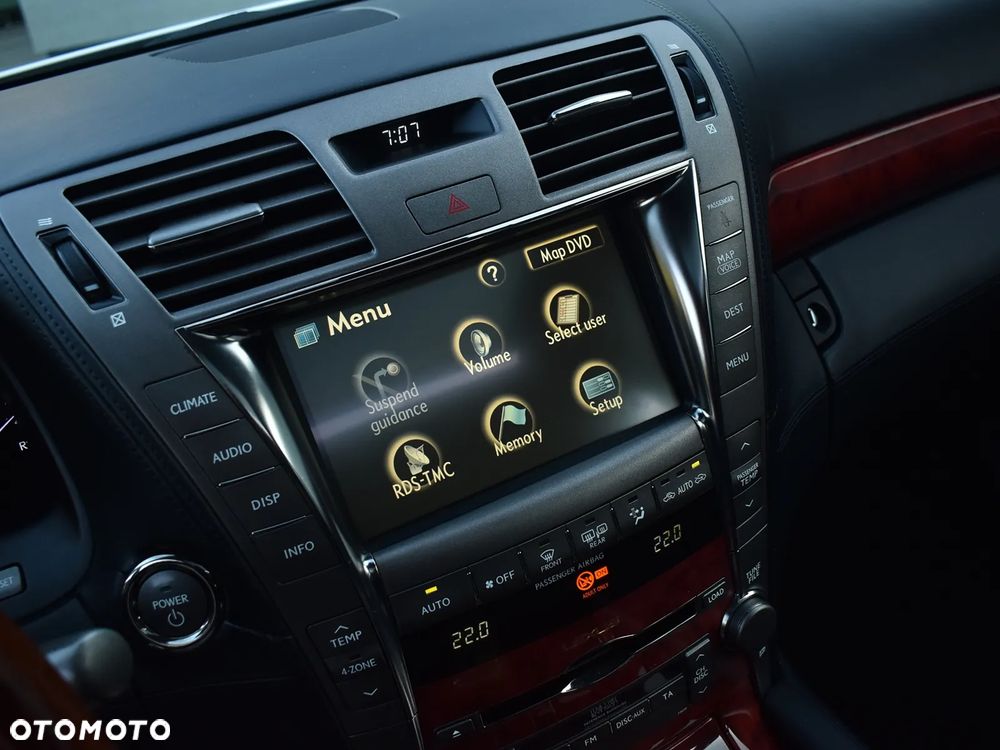 Lexus LS 600h Superior - 29