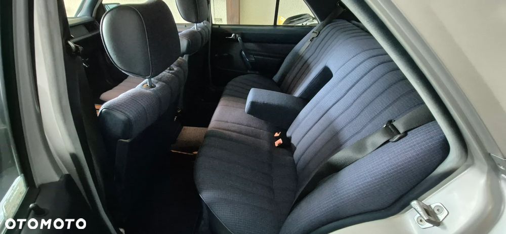 Mercedes-Benz W201 (190) - 9