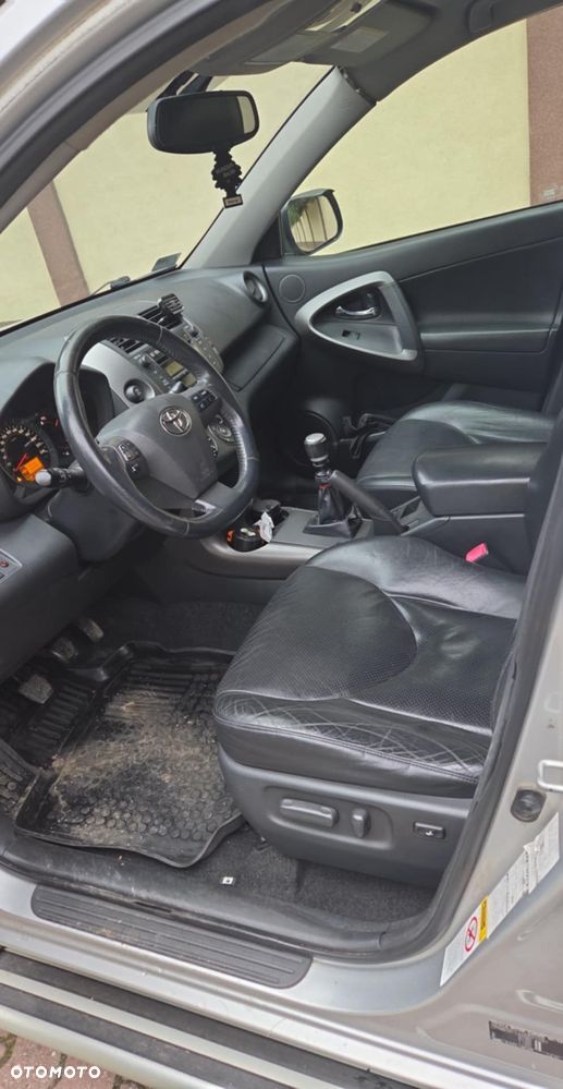 Toyota RAV4 - 8