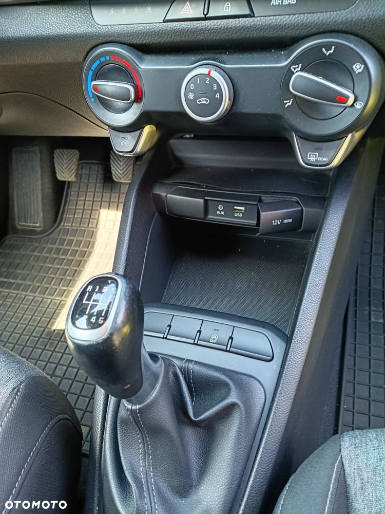 Kia Stonic 1.4 L - 21