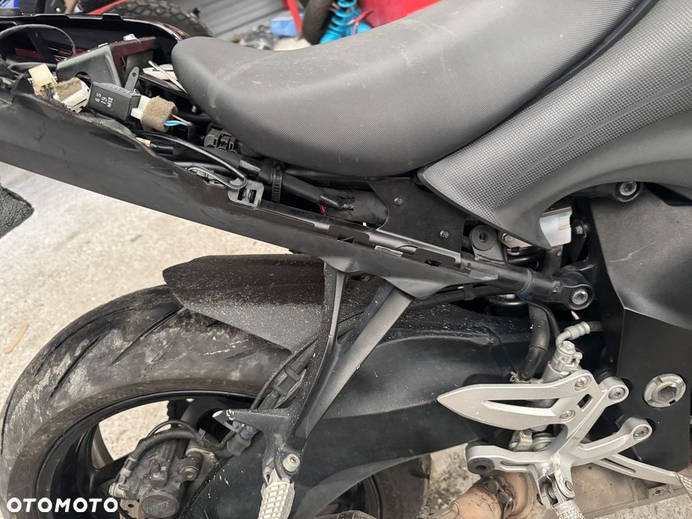 Suzuki GSX 1000 - 27