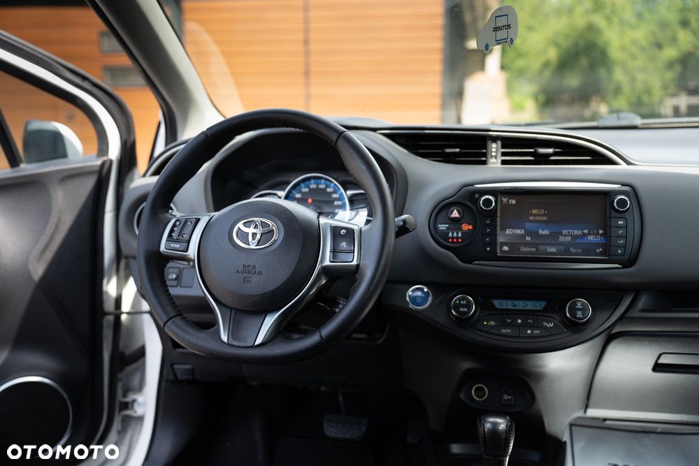 Toyota Yaris Hybrid 100 Active EU6 - 24