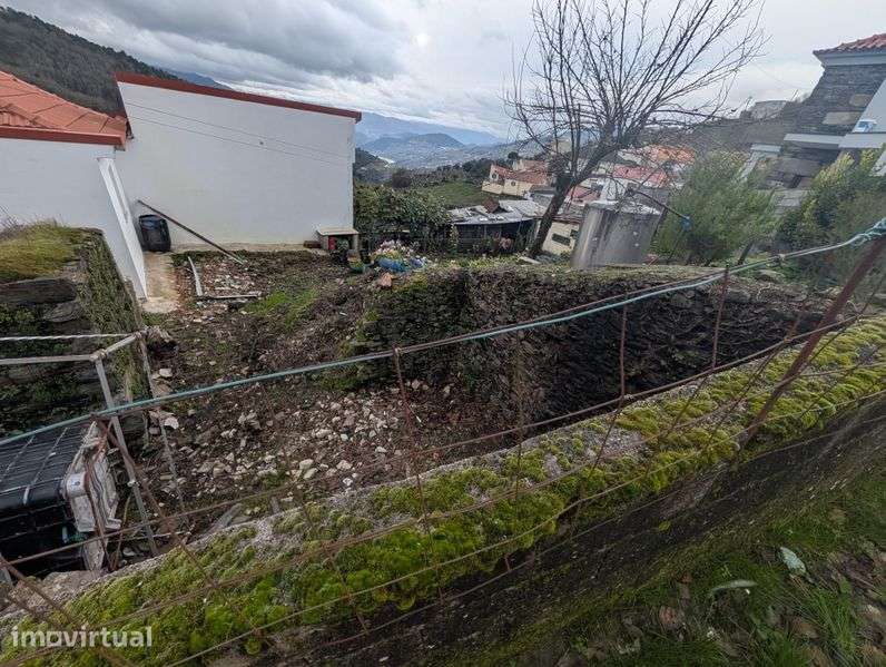 Terreno com ruína - Grande imagem: 5/12