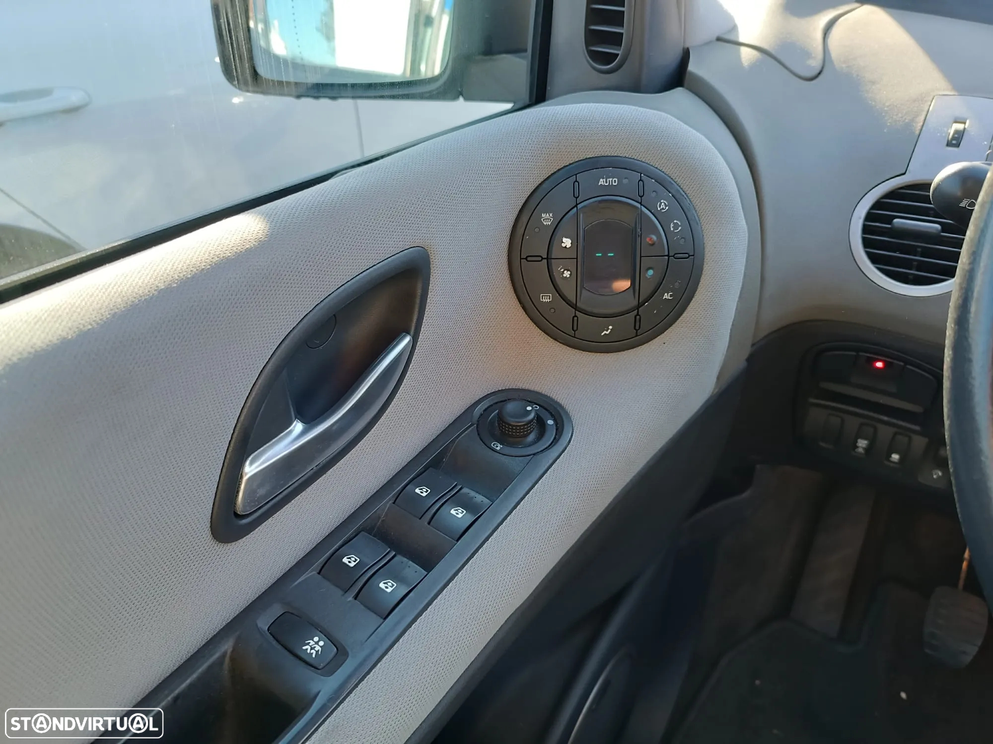 Renault Espace 2.2 dCi Initiale 6L - 17