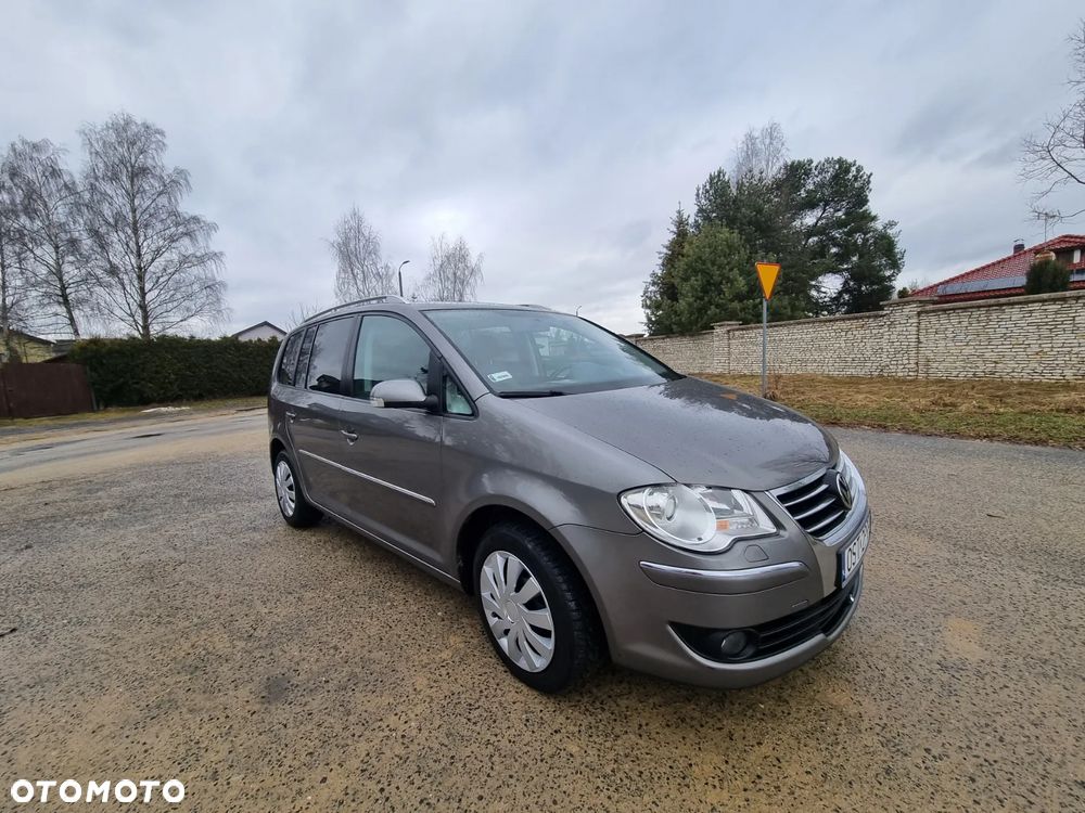 Volkswagen Touran 2.0 TDI Highline - 11