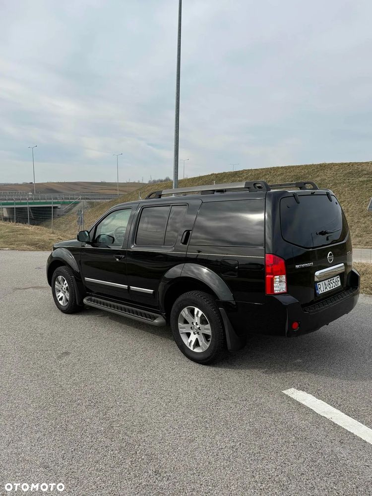 Nissan Pathfinder - 5