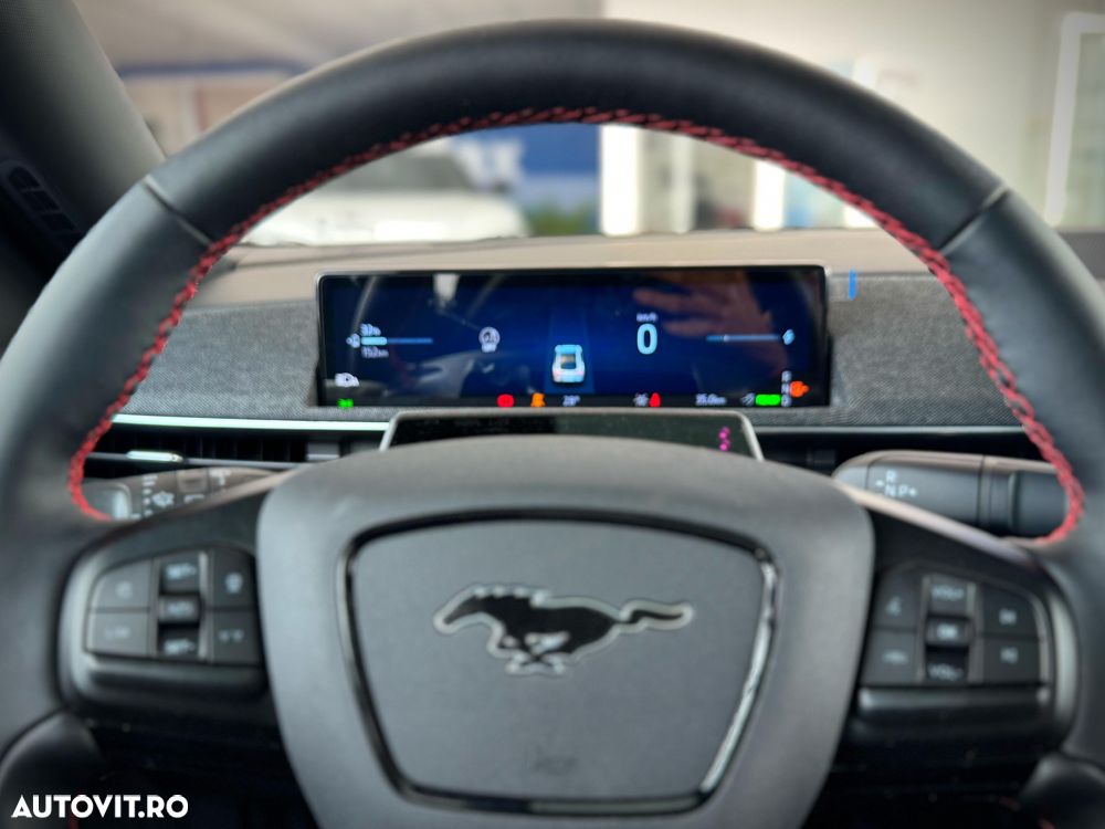 Ford Mustang Mach-E AWD PREMIUM - 18