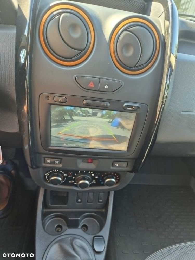Dacia Duster 1.6 SCe Urban Explorer S&S - 17