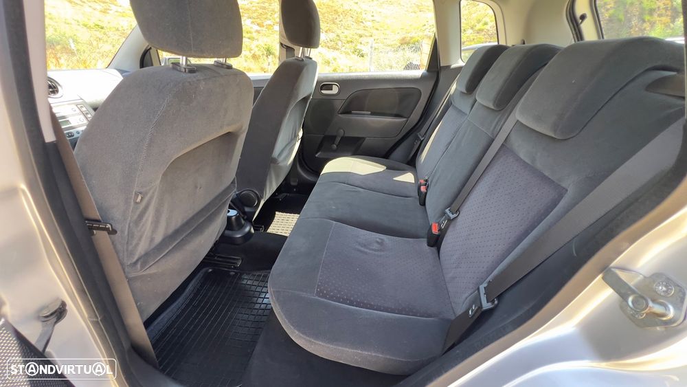Ford Fiesta 1.25 Ghia - 8