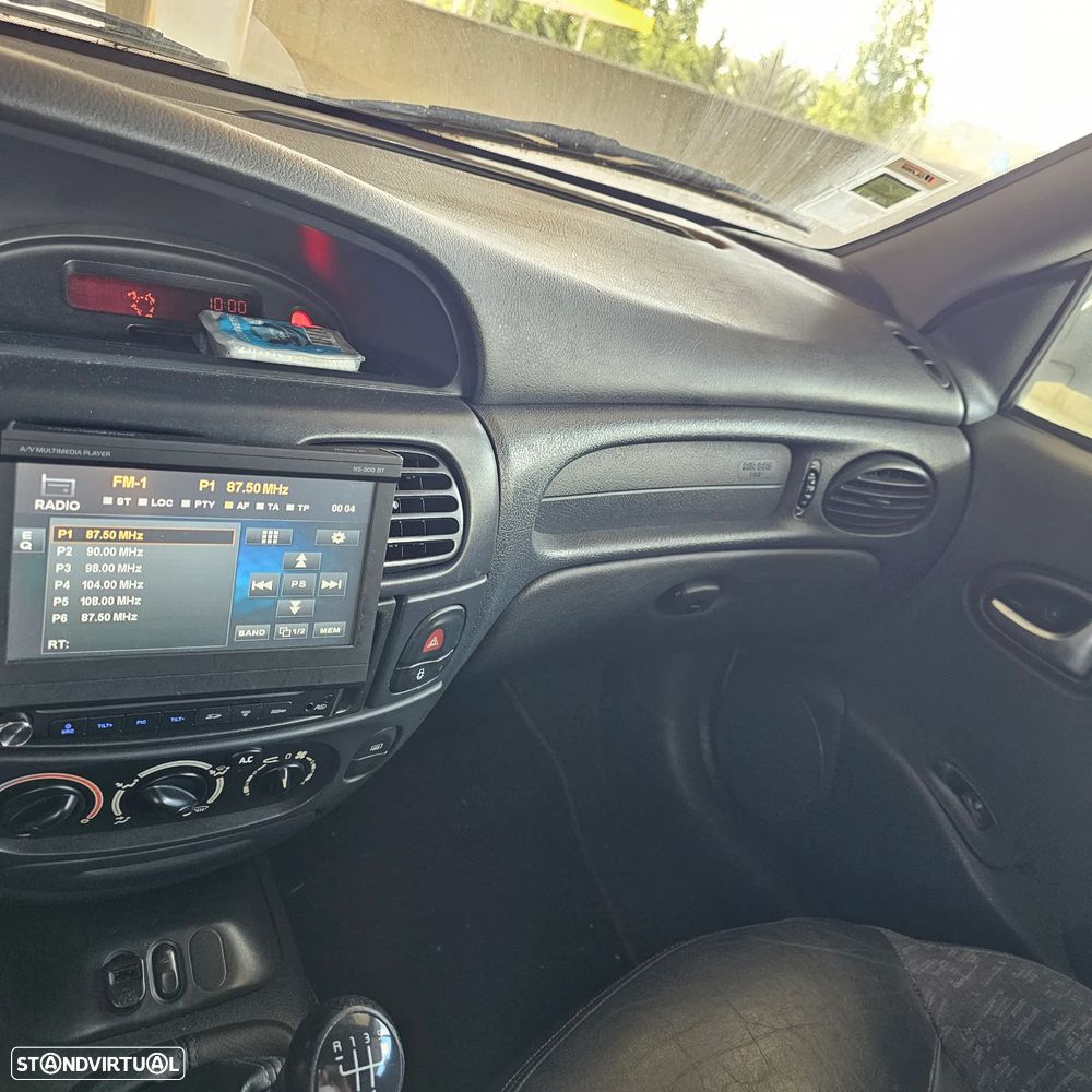 Renault Mégane Cabrio ver-1-4-16v-privil-ge - 28