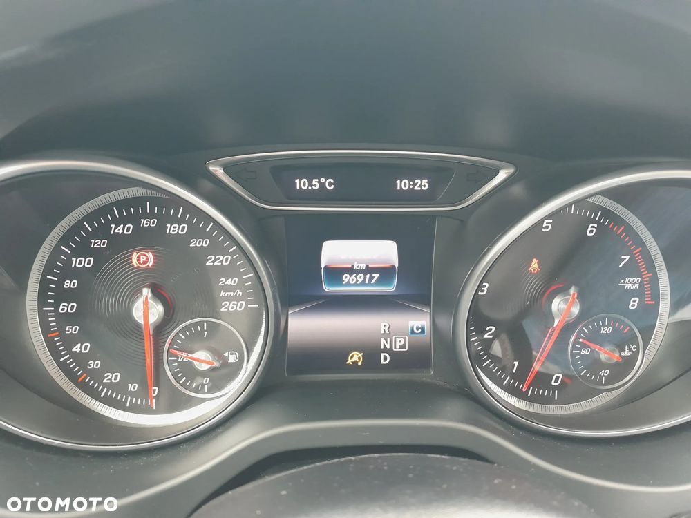 Mercedes-Benz GLA 200 7G-DCT AMG Line - 10