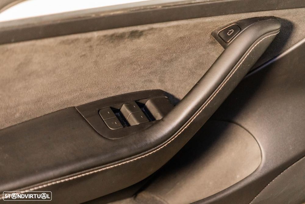 Tesla Model 3 Long Range AWD Dual Motor - 32