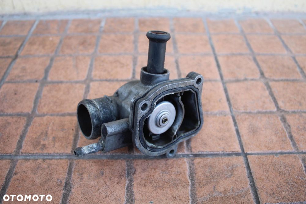 OBUDOWA TERMOSTATU MERCEDES W210 3.2 CDI - 3