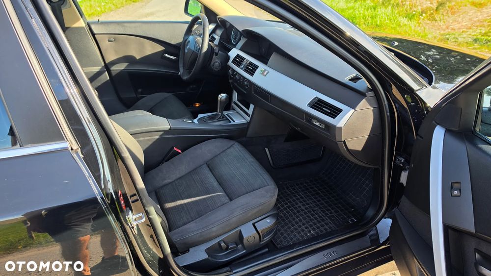 BMW Seria 5 525d - 12