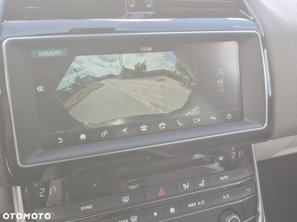 Jaguar XE 2.0 T Pure - 23