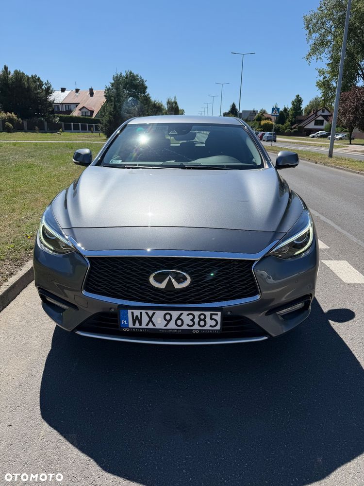 Infiniti Q30 1.6t Premium Tech 7DCT - 6
