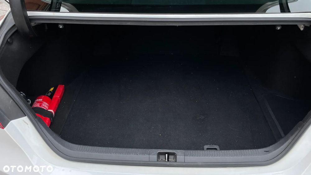 Toyota Camry 2.5 Hybrid Comfort CVT - 30