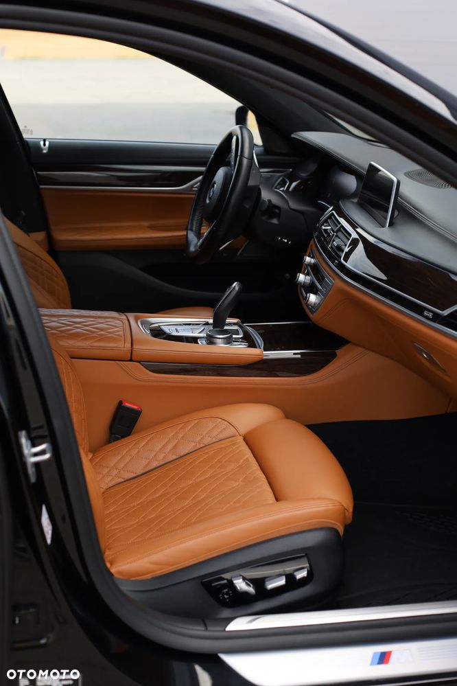 BMW Seria 7 750i xDrive sport - 19