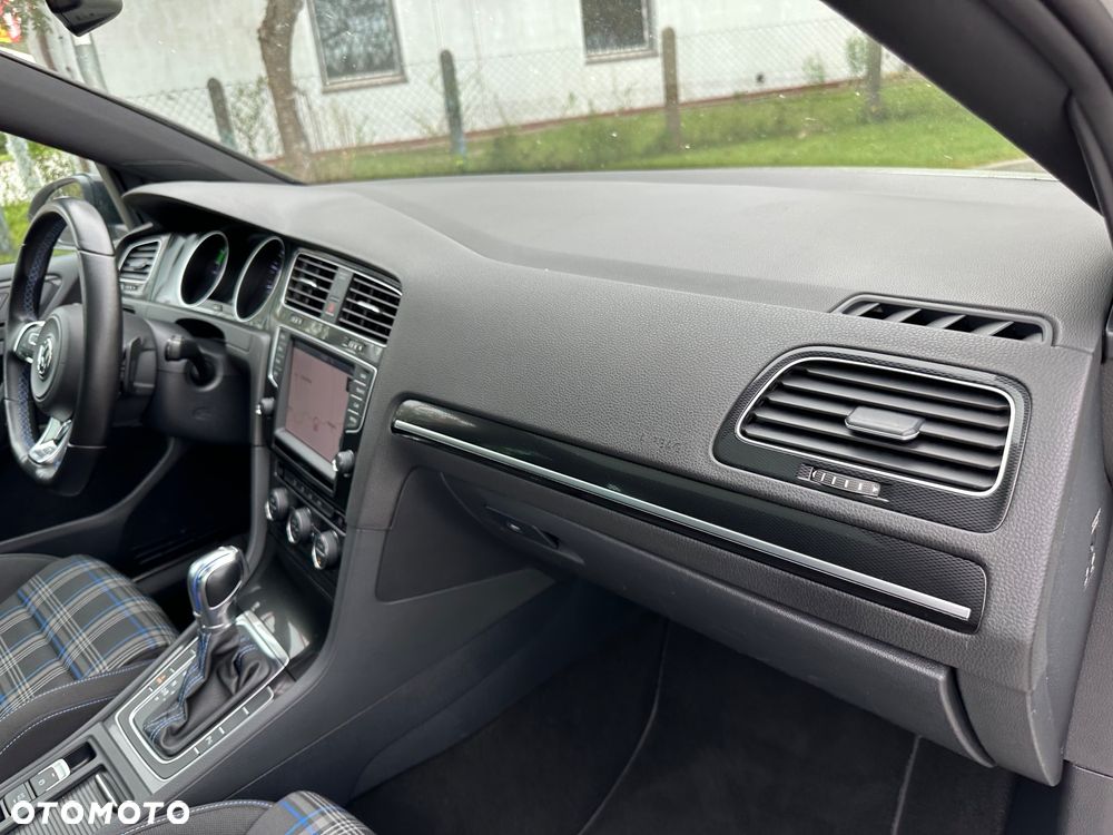 Volkswagen Golf - 11