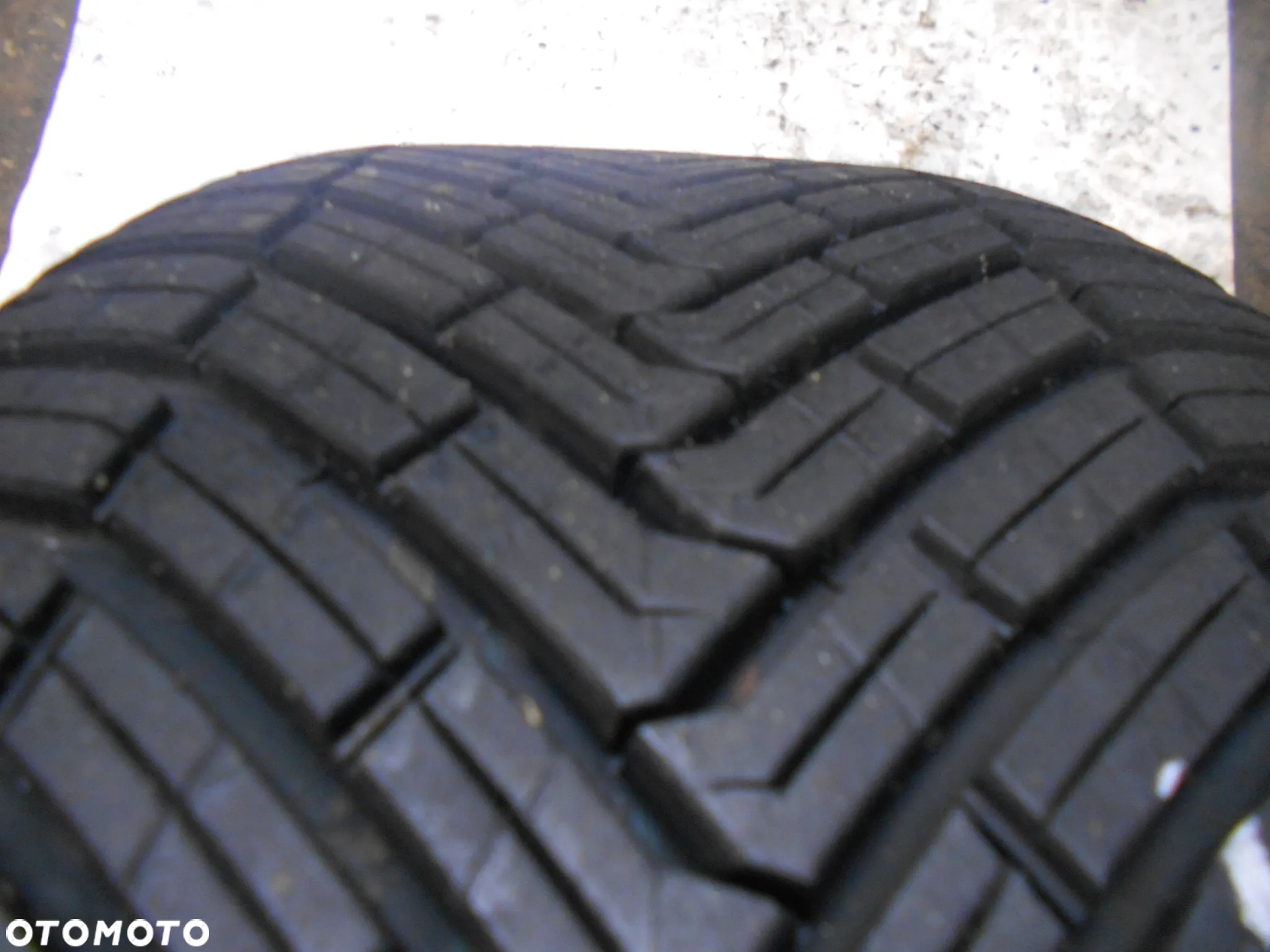 OPONA POJEDYNKA 235/50R18 CONTINENTAL ALLSEASON CONTACT+ SEAL DOT 0723 8MM - 2