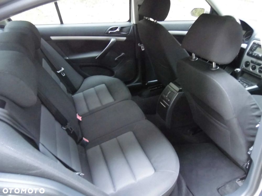 Skoda Octavia 1.6 Team Edition - 28