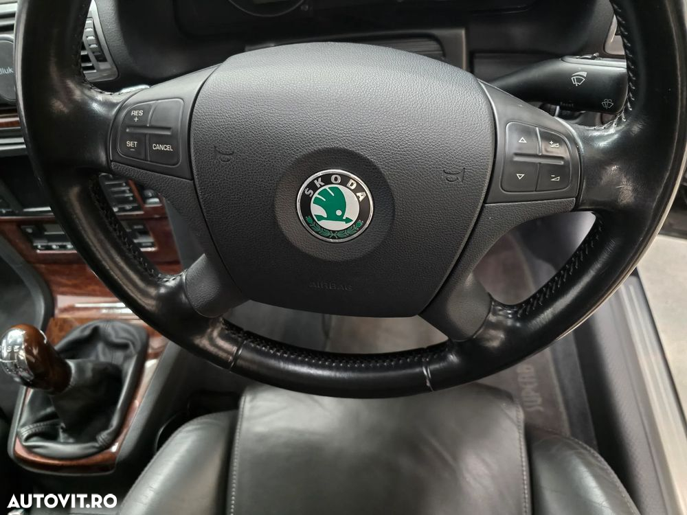 Skoda Superb 2.0 TDI DPF Elegance - 18