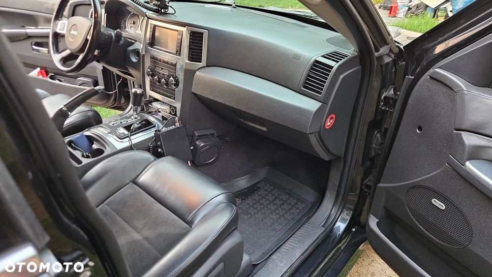 Jeep Grand Cherokee - 12