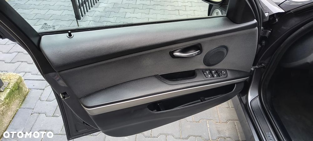 BMW Seria 3 318d DPF - 14