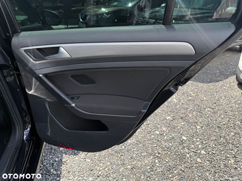 Volkswagen Golf - 14