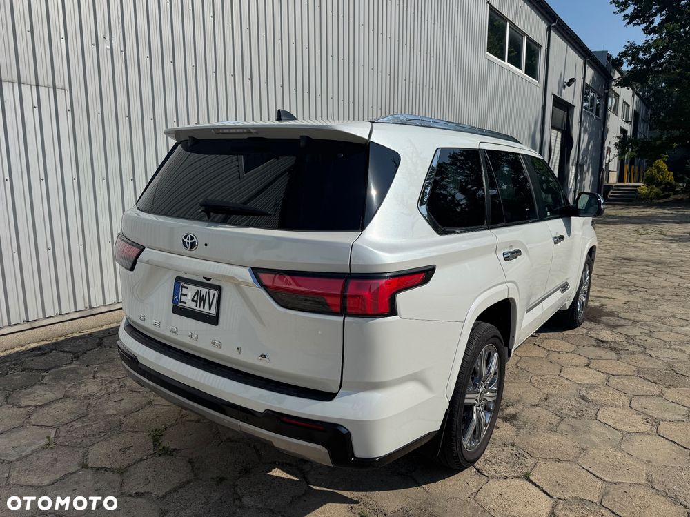 Toyota Sequoia - 6