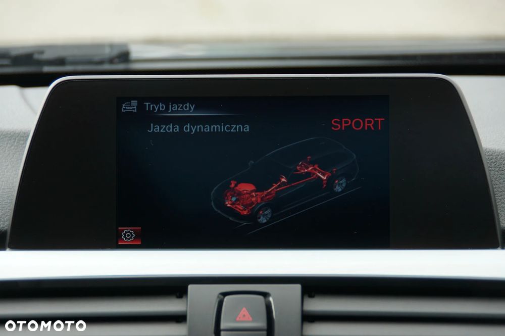 BMW Seria 3 320d Touring xDrive - 18