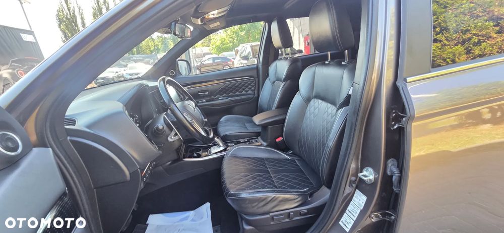 Mitsubishi Outlander 2.4 4WD Diamant+ - 30