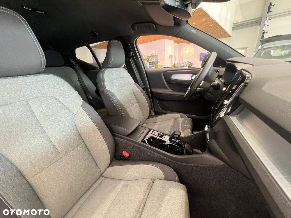 Volvo XC 40 B4 AWD Plus Dark - 19