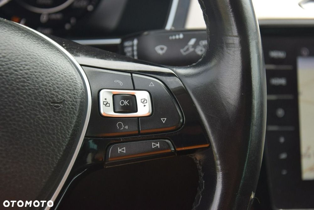 Volkswagen Passat - 38