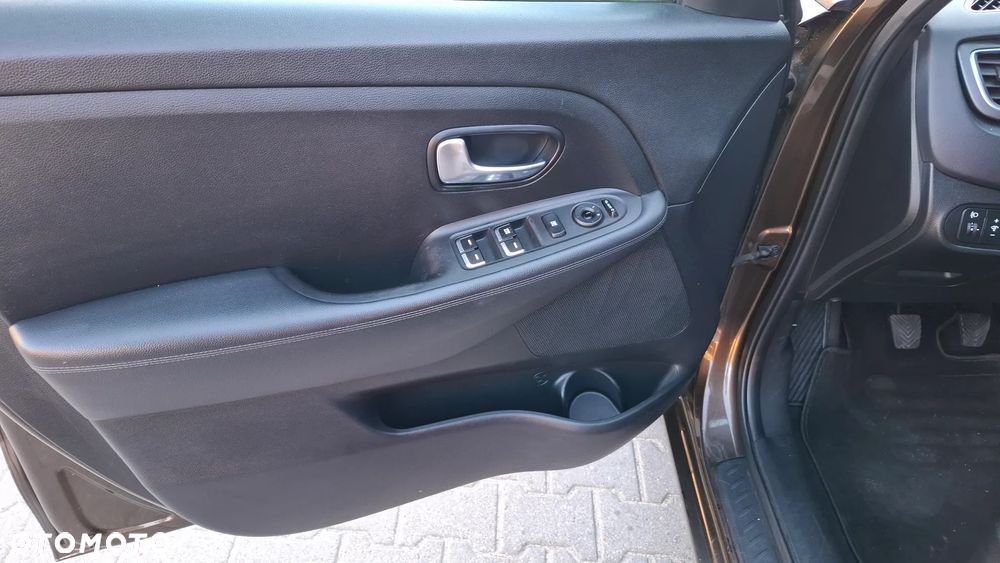 Kia Carens 1.6 GDI Dream Team Edition - 9