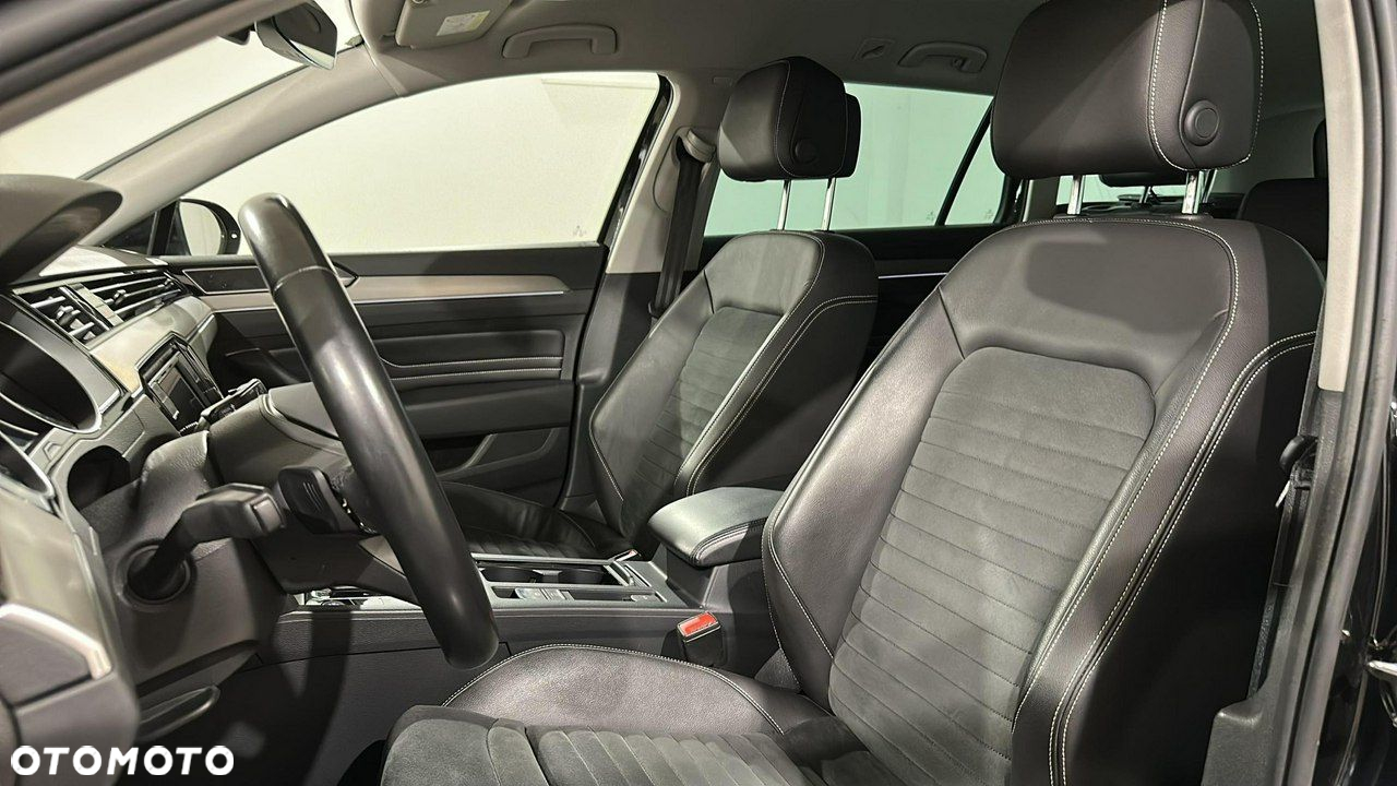 Volkswagen Passat - 12