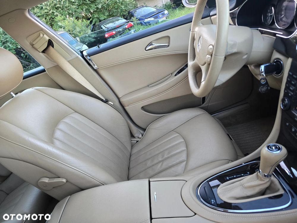Mercedes-Benz CLS - 10