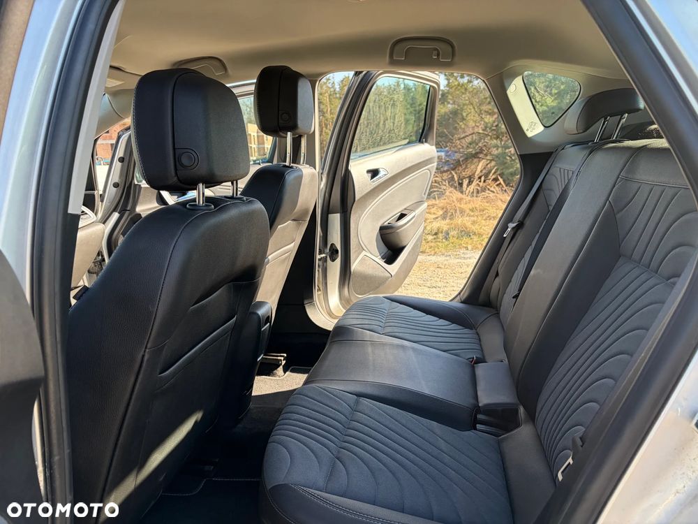 Opel Astra 1.6 T SIDI Cosmo S&S EU6 - 8