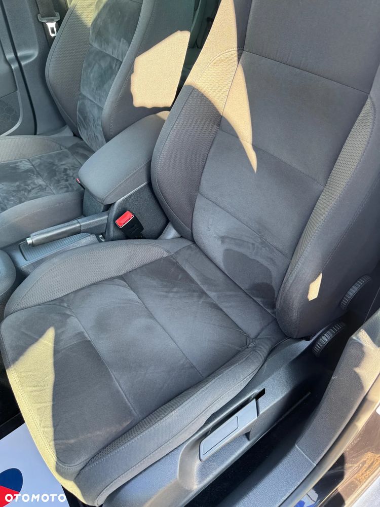 Volkswagen Golf - 28