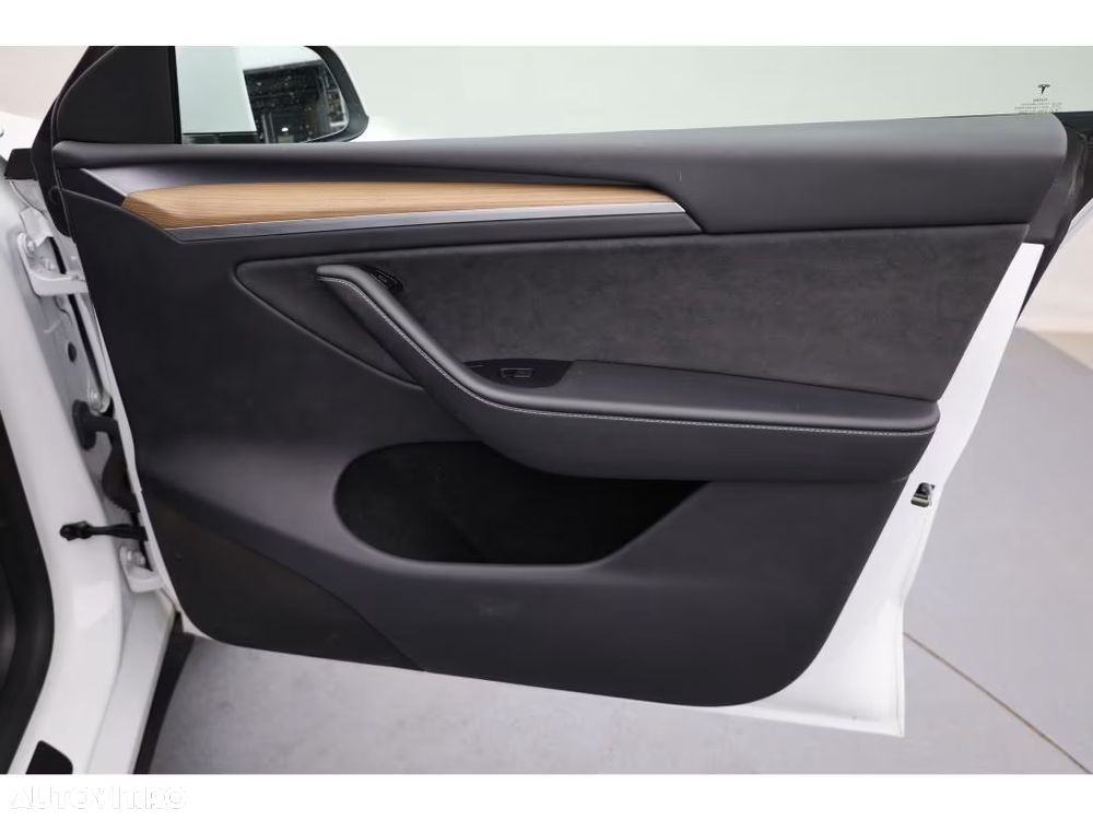 Tesla Model Y AWD Performance - 15