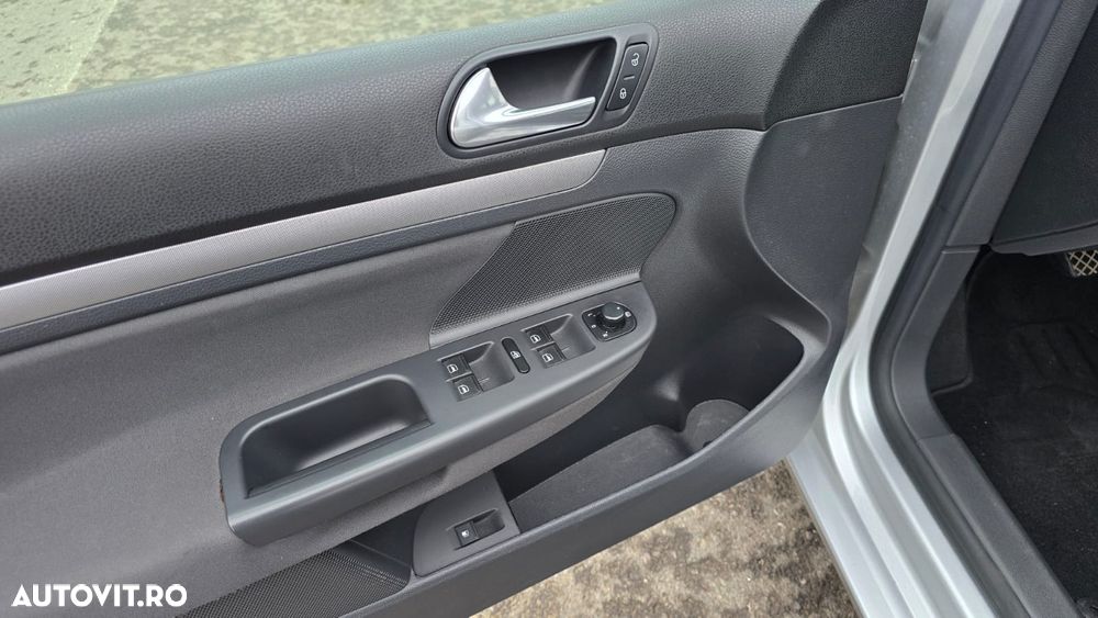 Volkswagen Golf 1.6 Highline - 16