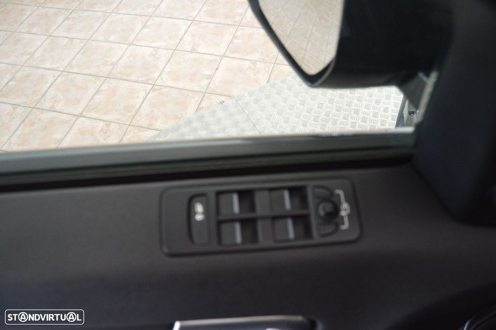 Land Rover Discovery - 22