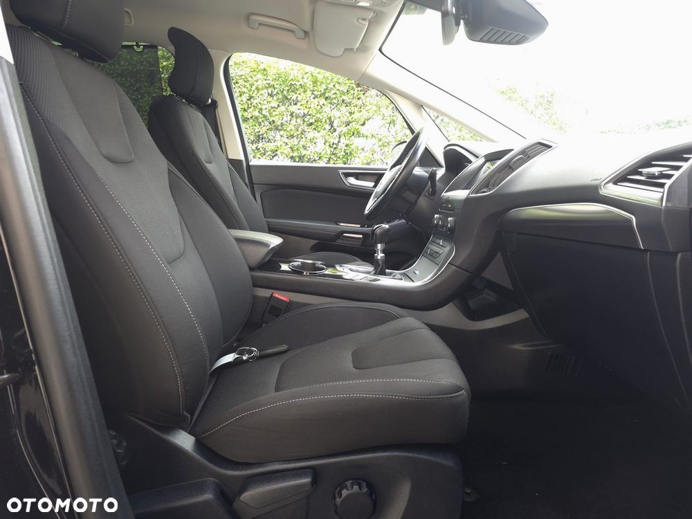 Ford S-Max - 12